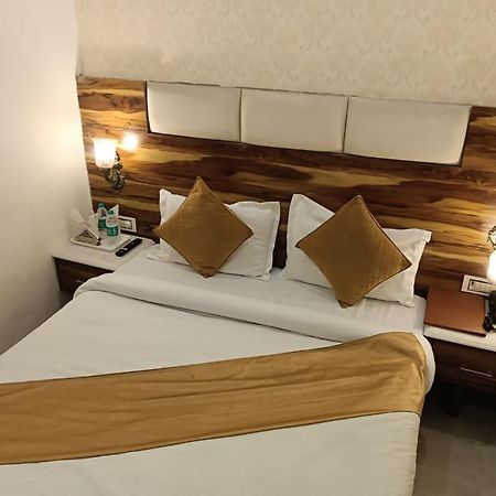 Hotel D Plaza Zirakpur Buitenkant foto