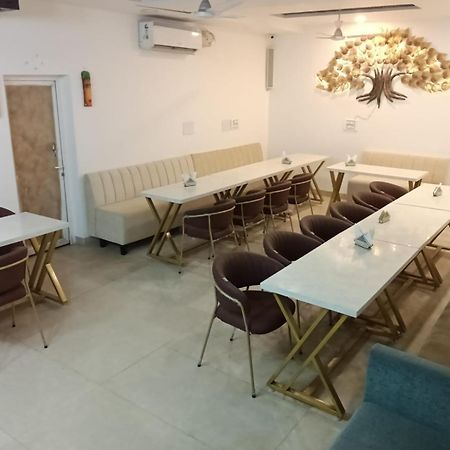 Hotel D Plaza Zirakpur Buitenkant foto