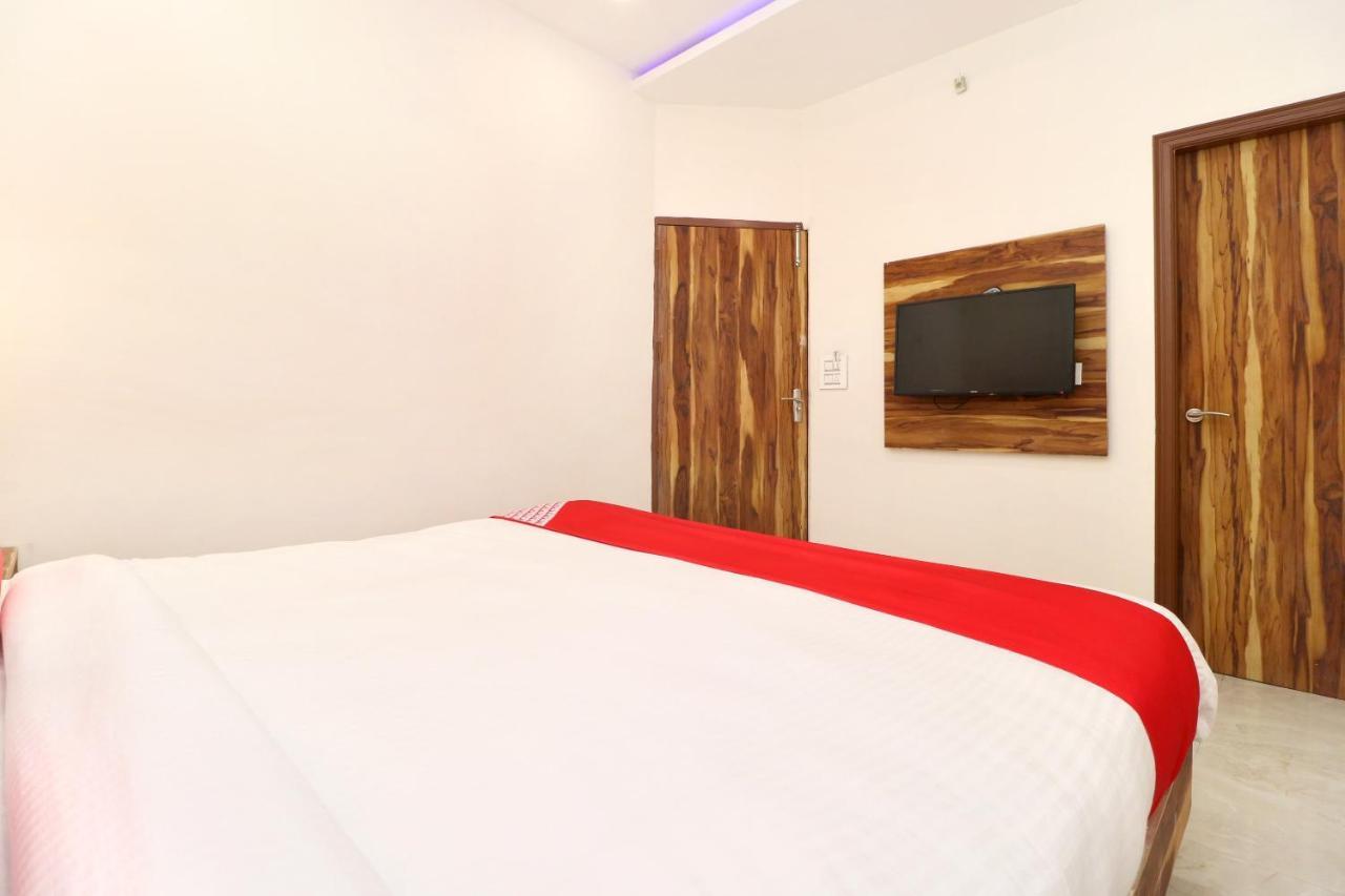 Hotel D Plaza Zirakpur Buitenkant foto