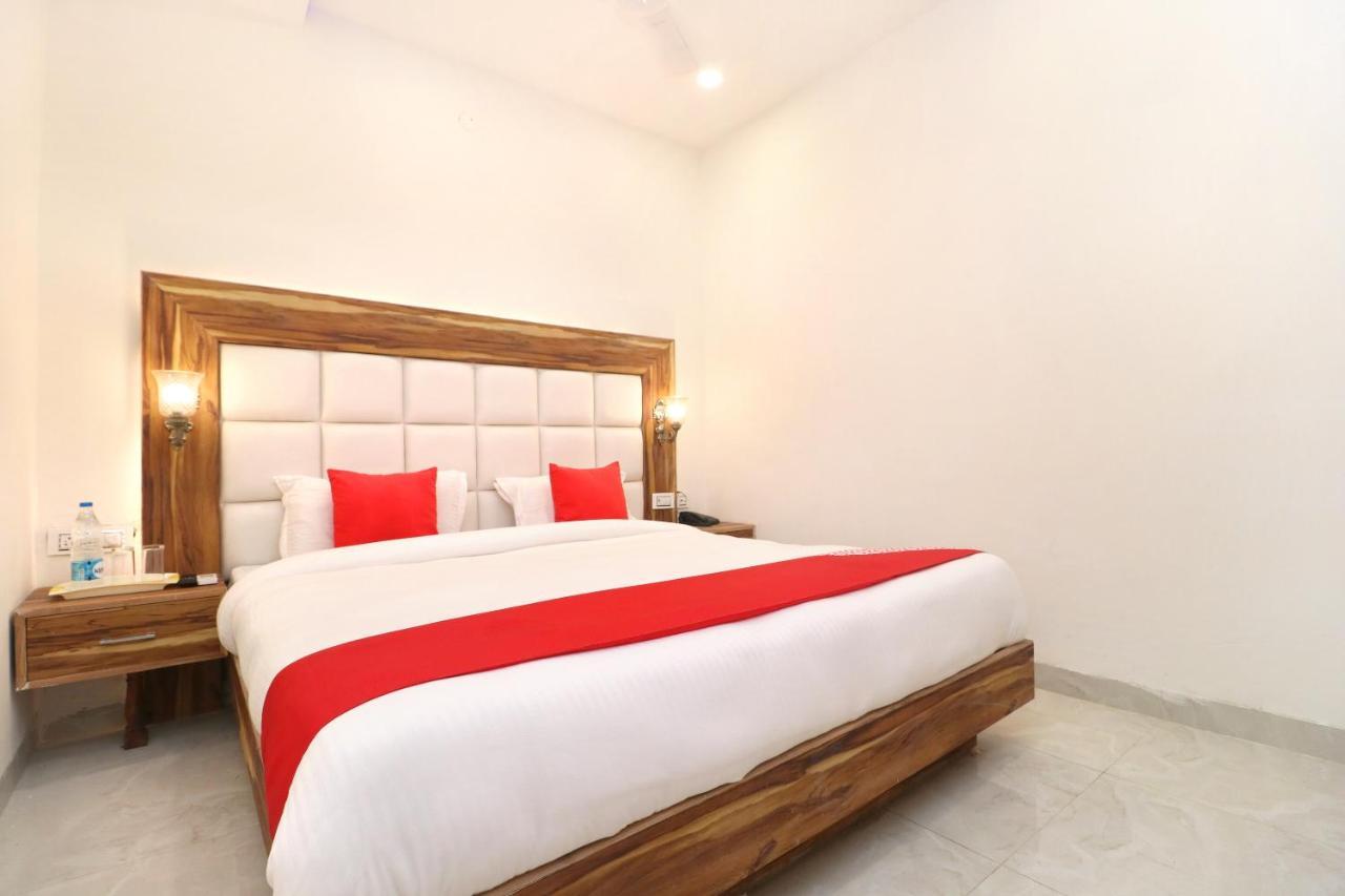 Hotel D Plaza Zirakpur Buitenkant foto