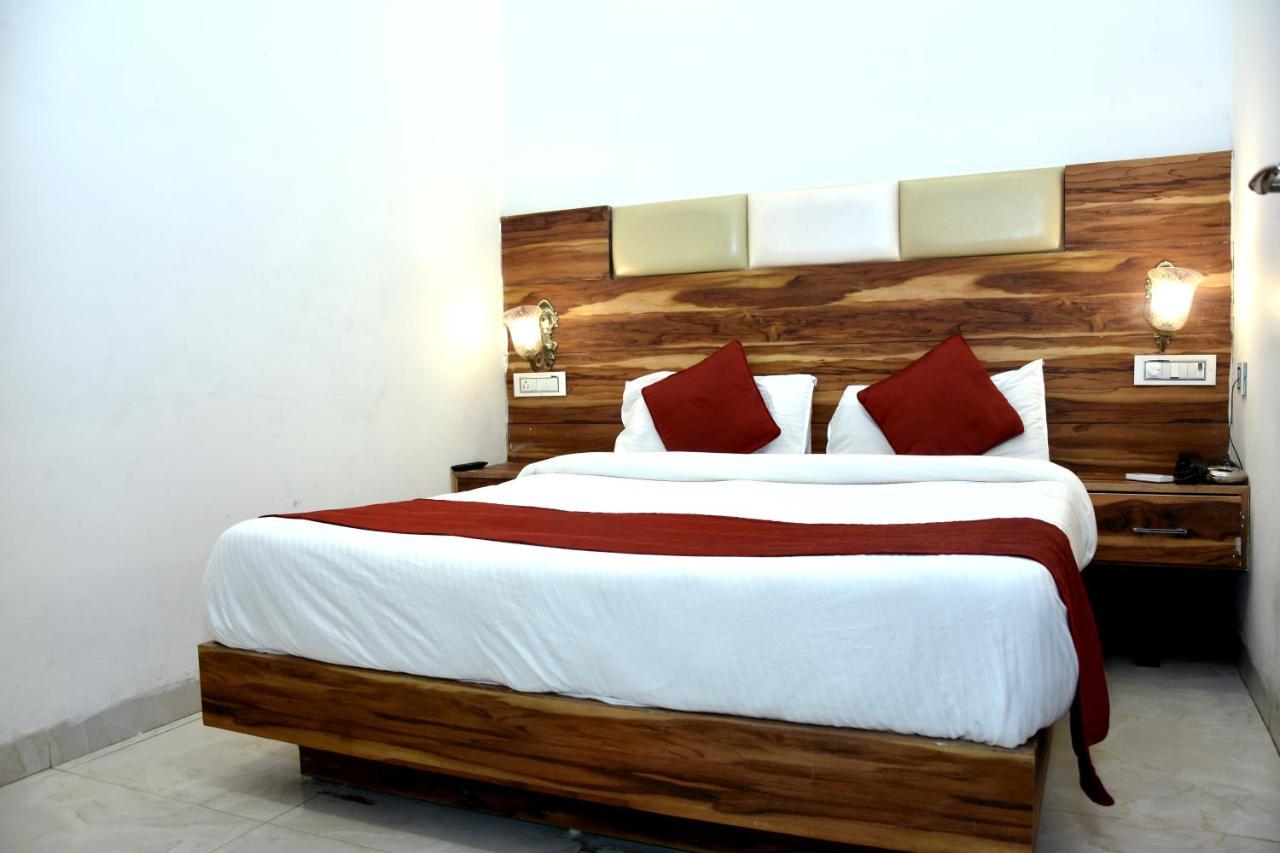 Hotel D Plaza Zirakpur Buitenkant foto