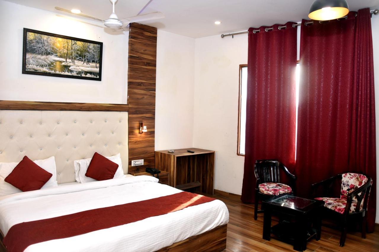Hotel D Plaza Zirakpur Buitenkant foto
