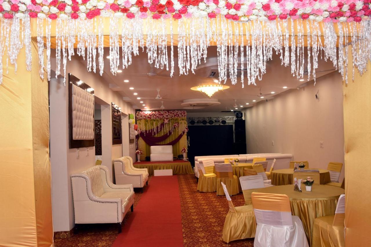 Hotel D Plaza Zirakpur Buitenkant foto