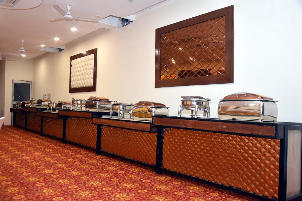 Hotel D Plaza Zirakpur Buitenkant foto