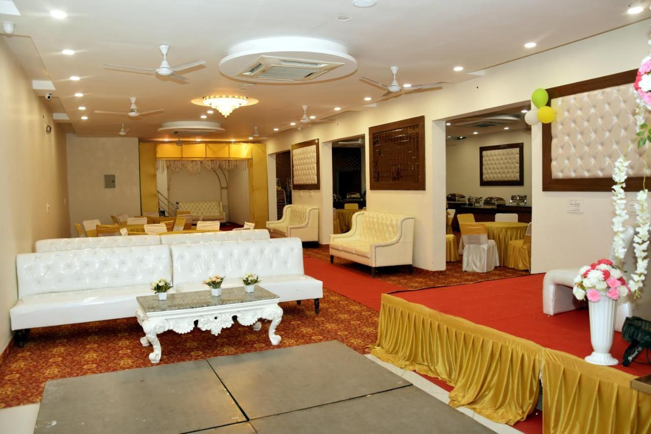 Hotel D Plaza Zirakpur Buitenkant foto