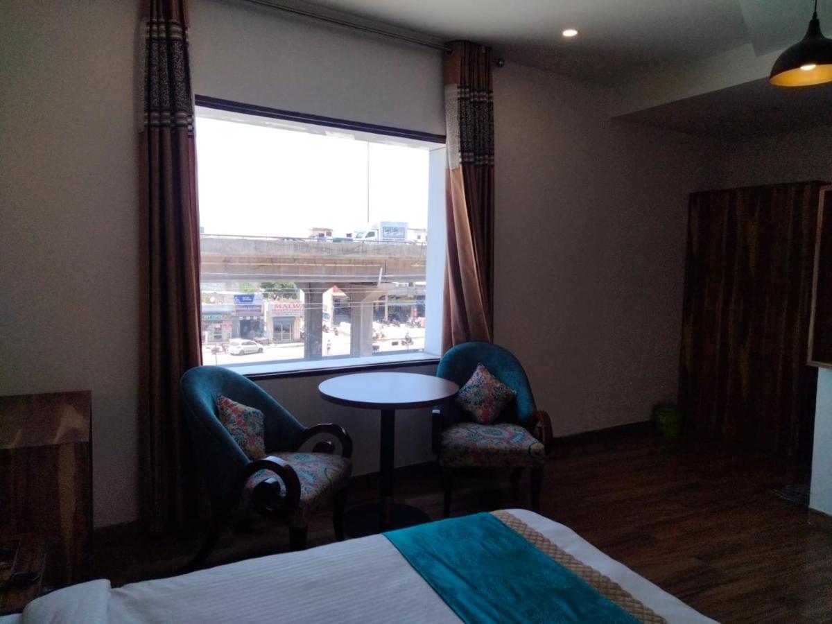Hotel D Plaza Zirakpur Buitenkant foto