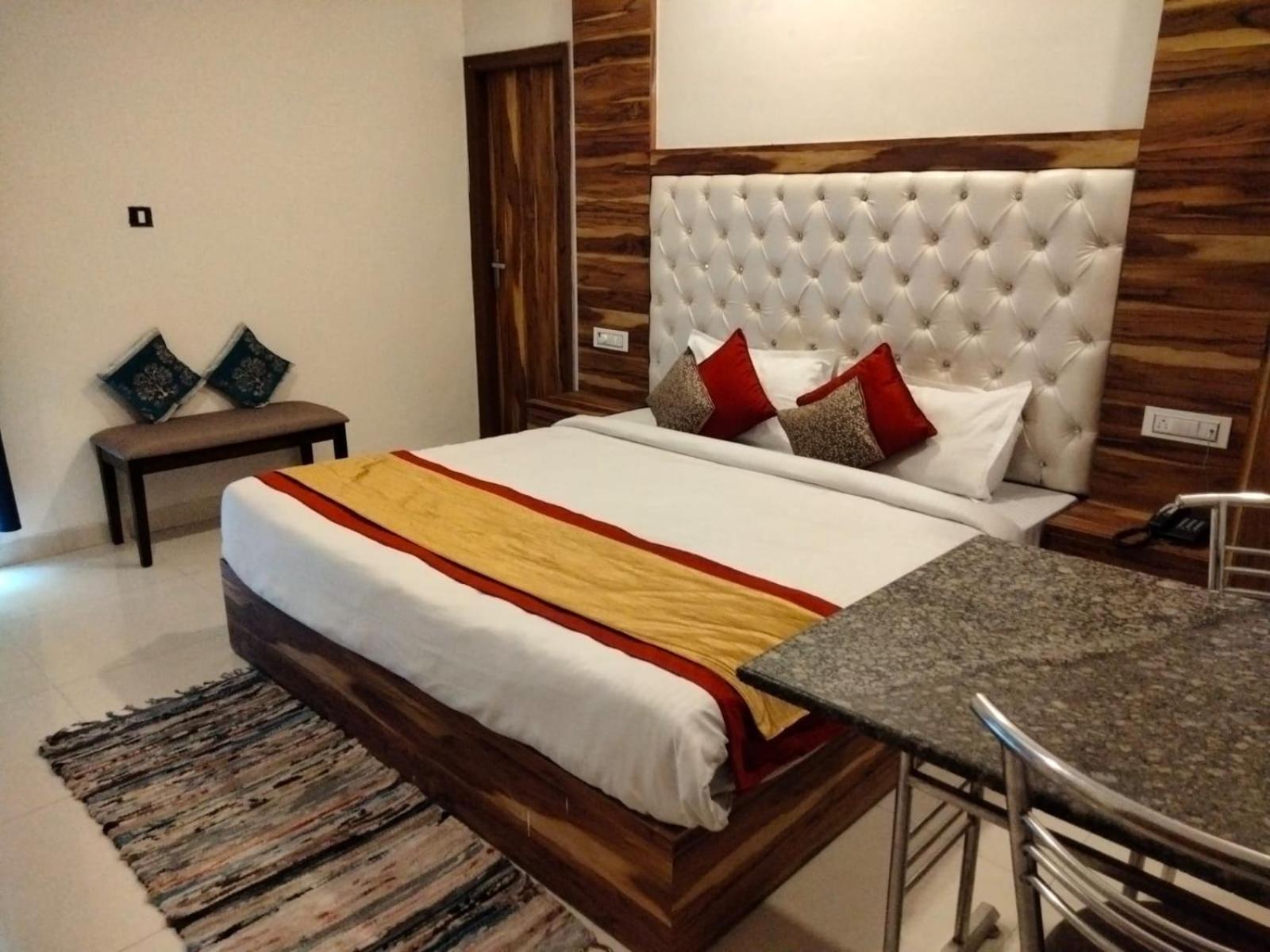 Hotel D Plaza Zirakpur Buitenkant foto