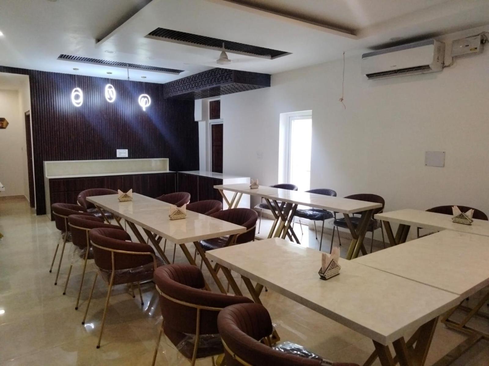 Hotel D Plaza Zirakpur Buitenkant foto