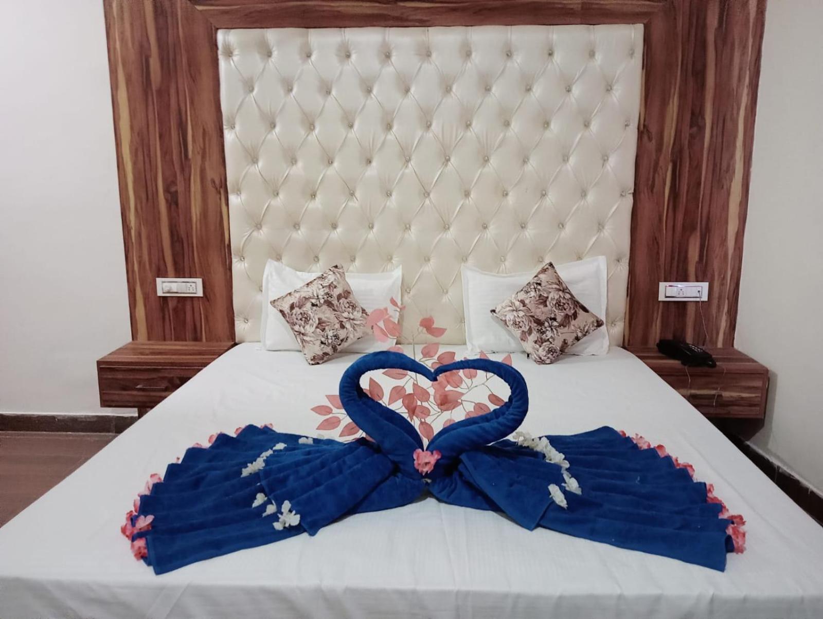 Hotel D Plaza Zirakpur Buitenkant foto