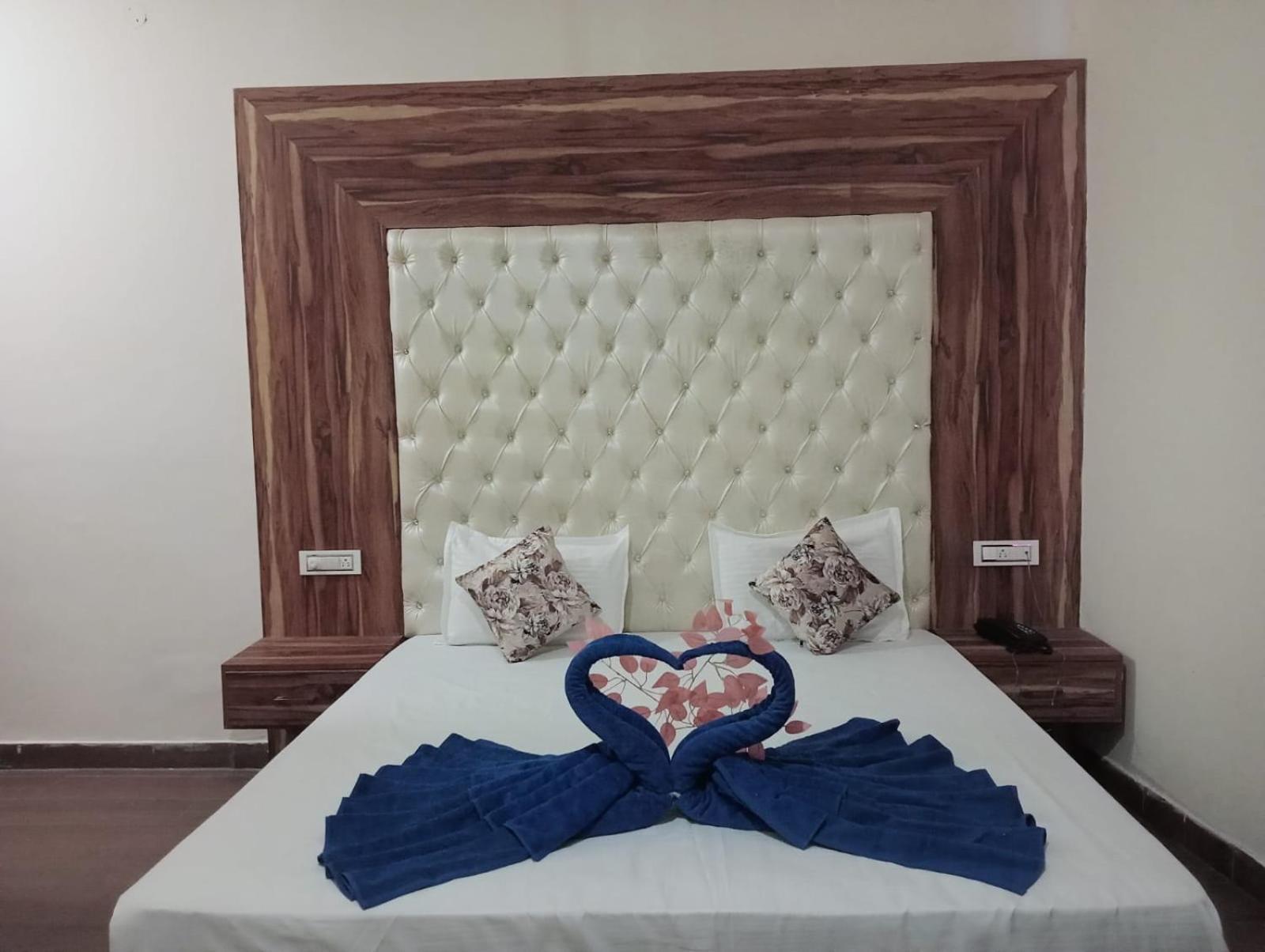 Hotel D Plaza Zirakpur Buitenkant foto