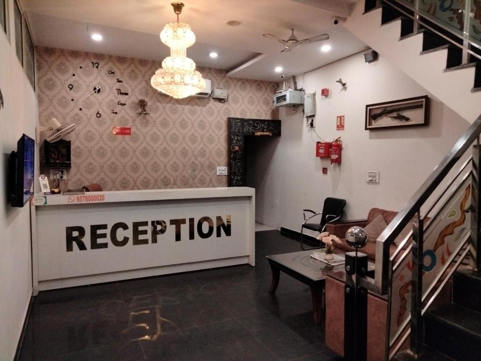 Hotel D Plaza Zirakpur Buitenkant foto