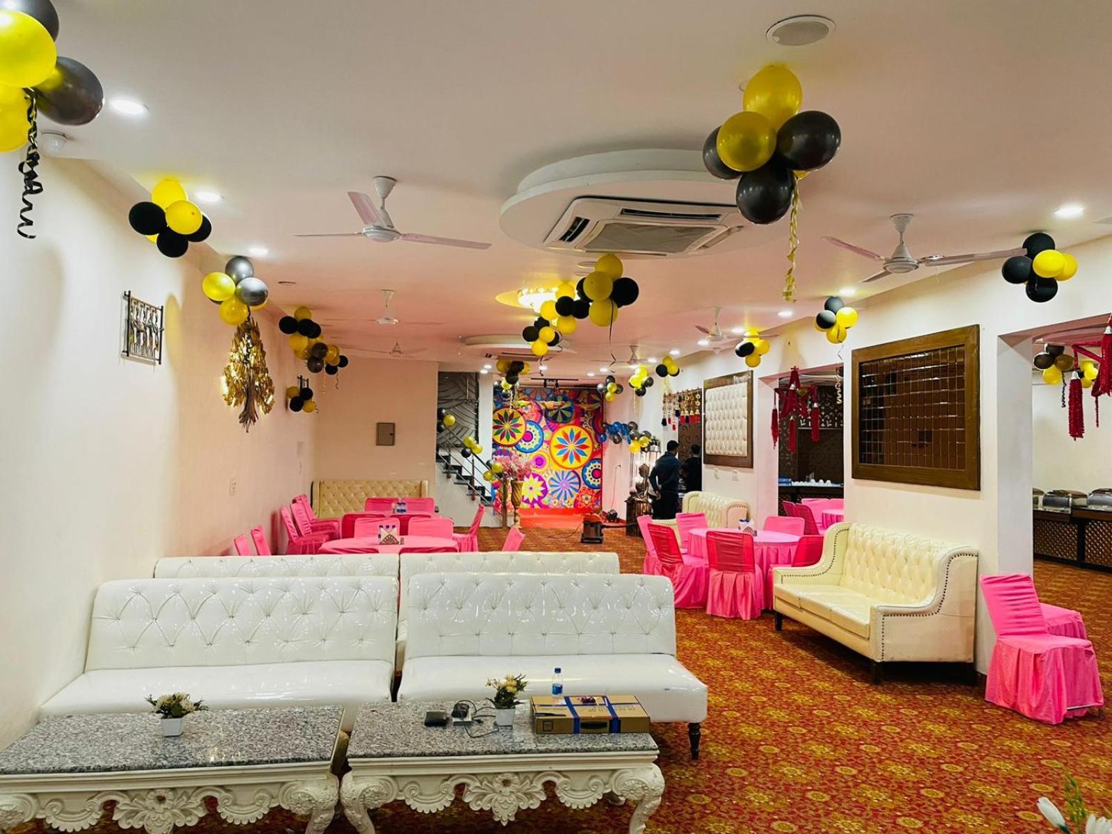 Hotel D Plaza Zirakpur Buitenkant foto