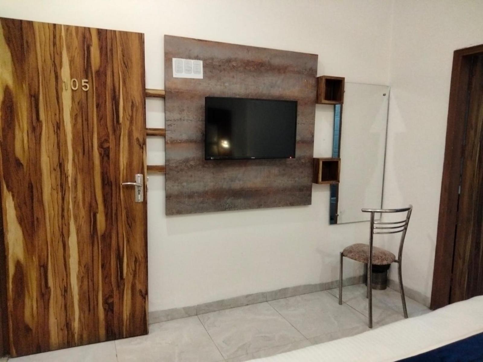 Hotel D Plaza Zirakpur Buitenkant foto