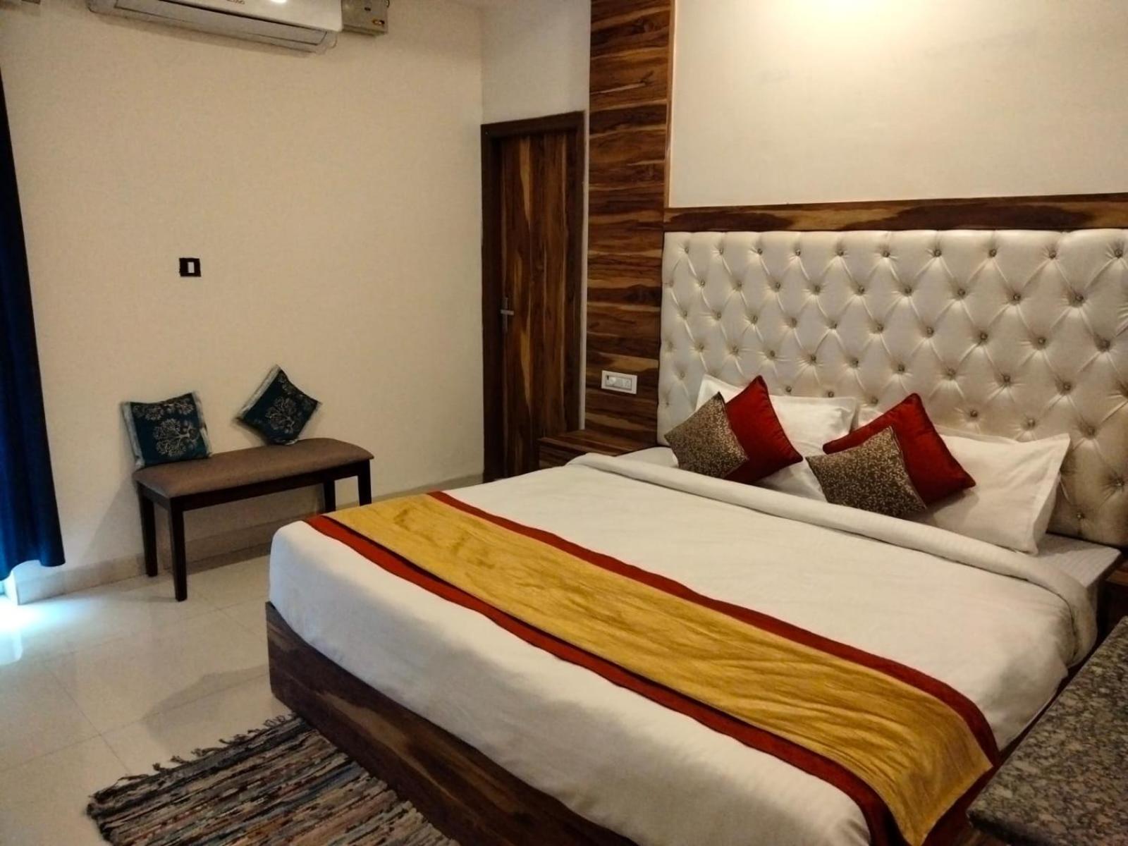 Hotel D Plaza Zirakpur Buitenkant foto