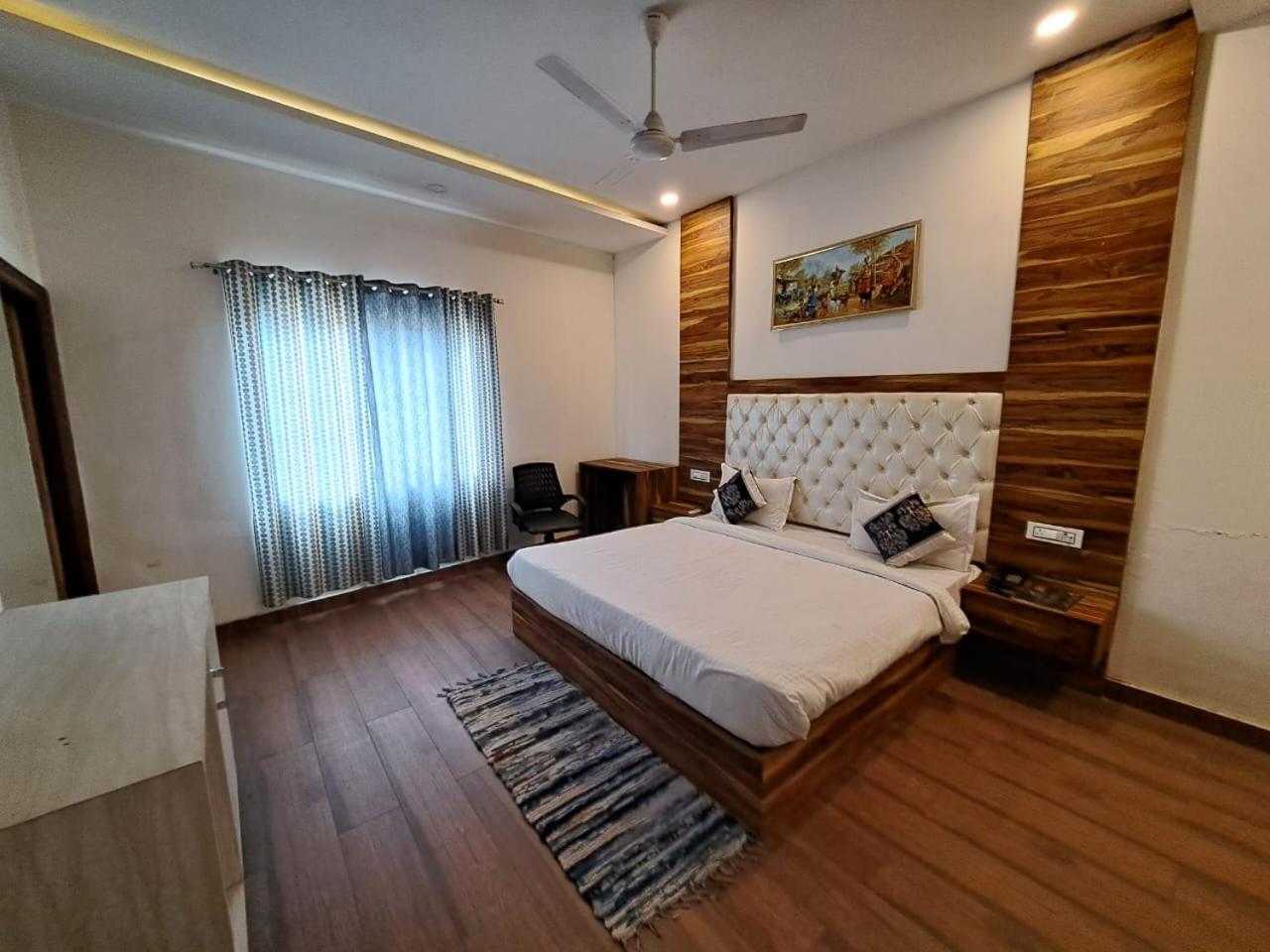 Hotel D Plaza Zirakpur Buitenkant foto