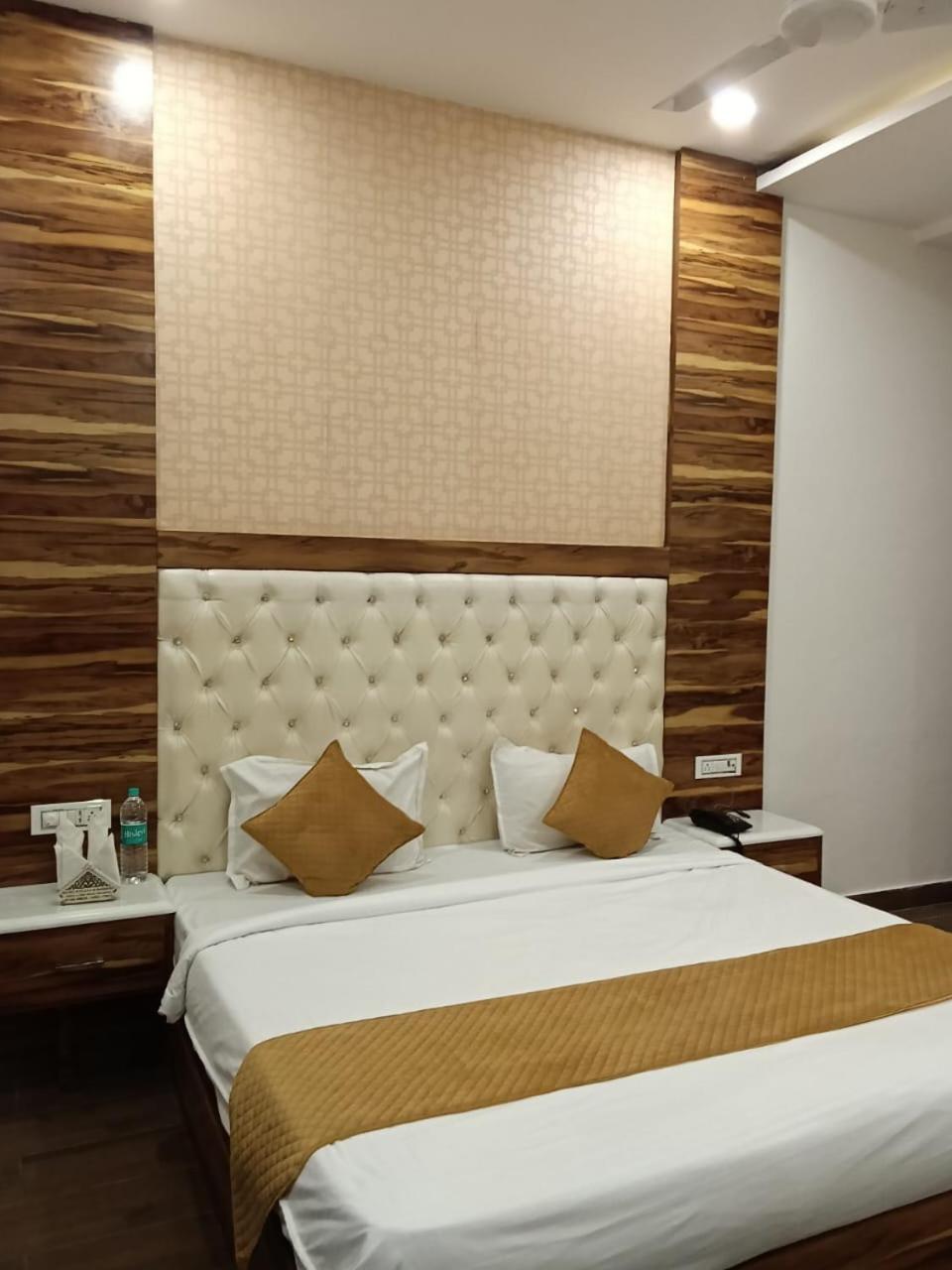 Hotel D Plaza Zirakpur Buitenkant foto