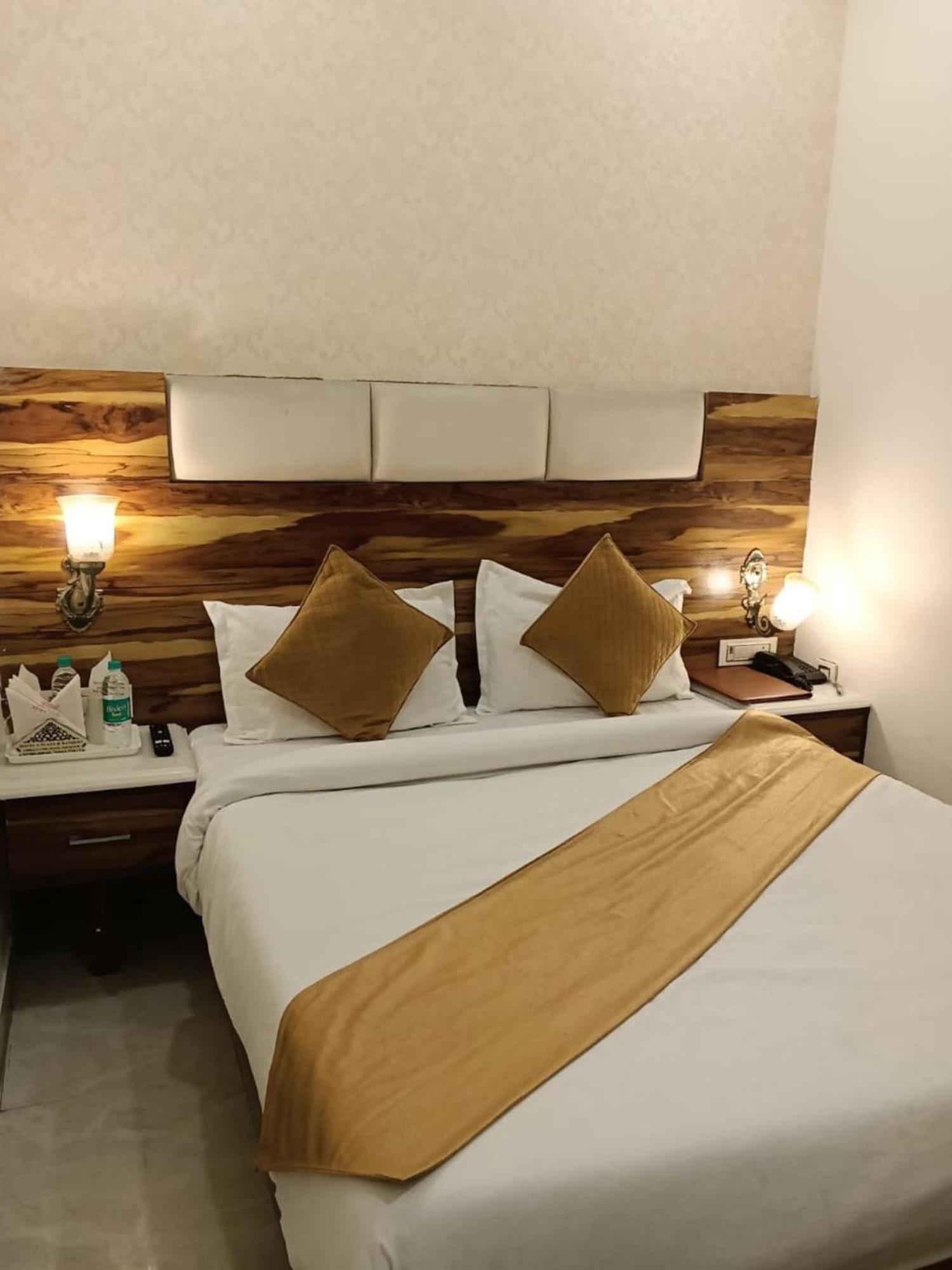Hotel D Plaza Zirakpur Buitenkant foto