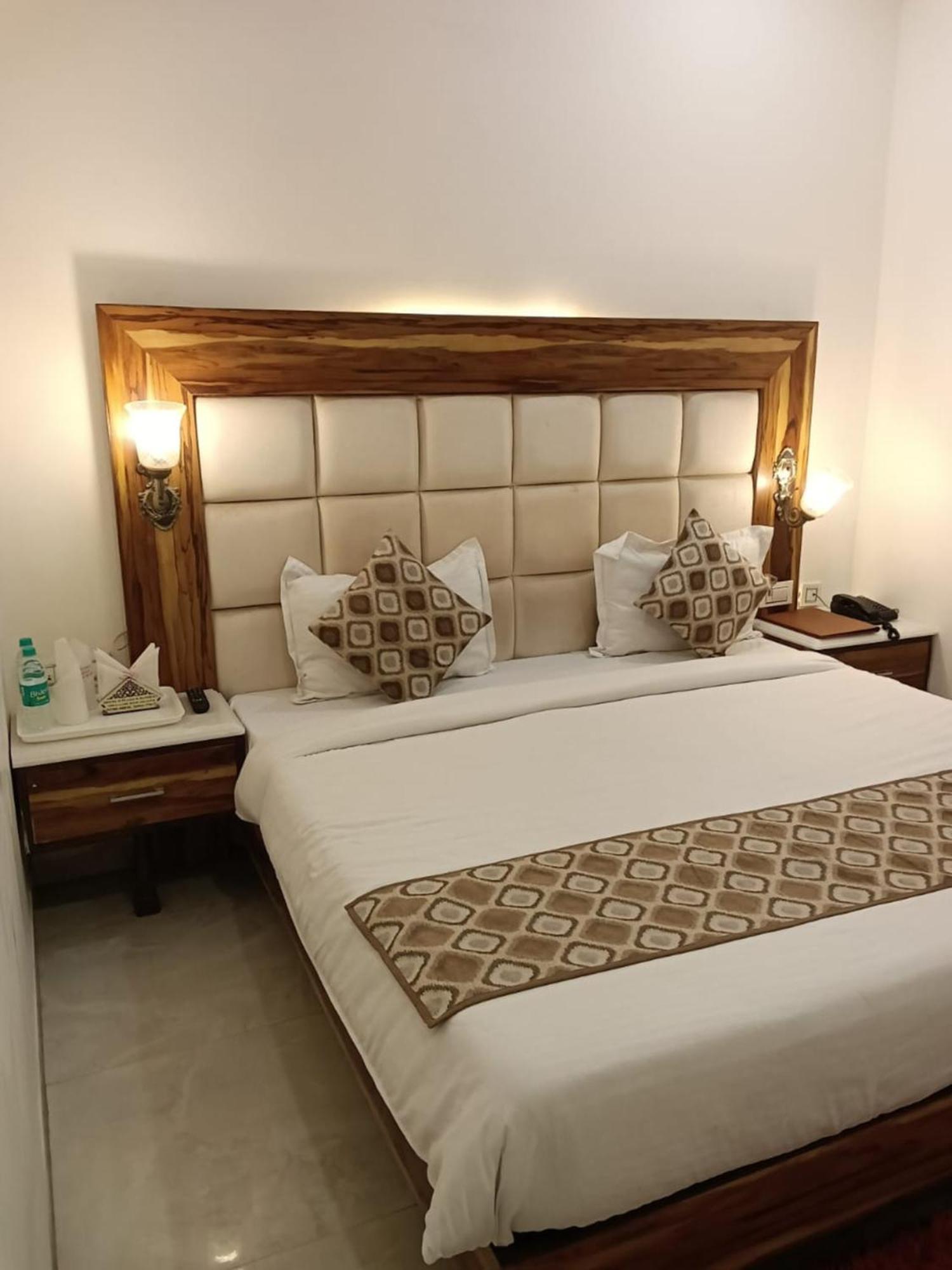 Hotel D Plaza Zirakpur Buitenkant foto