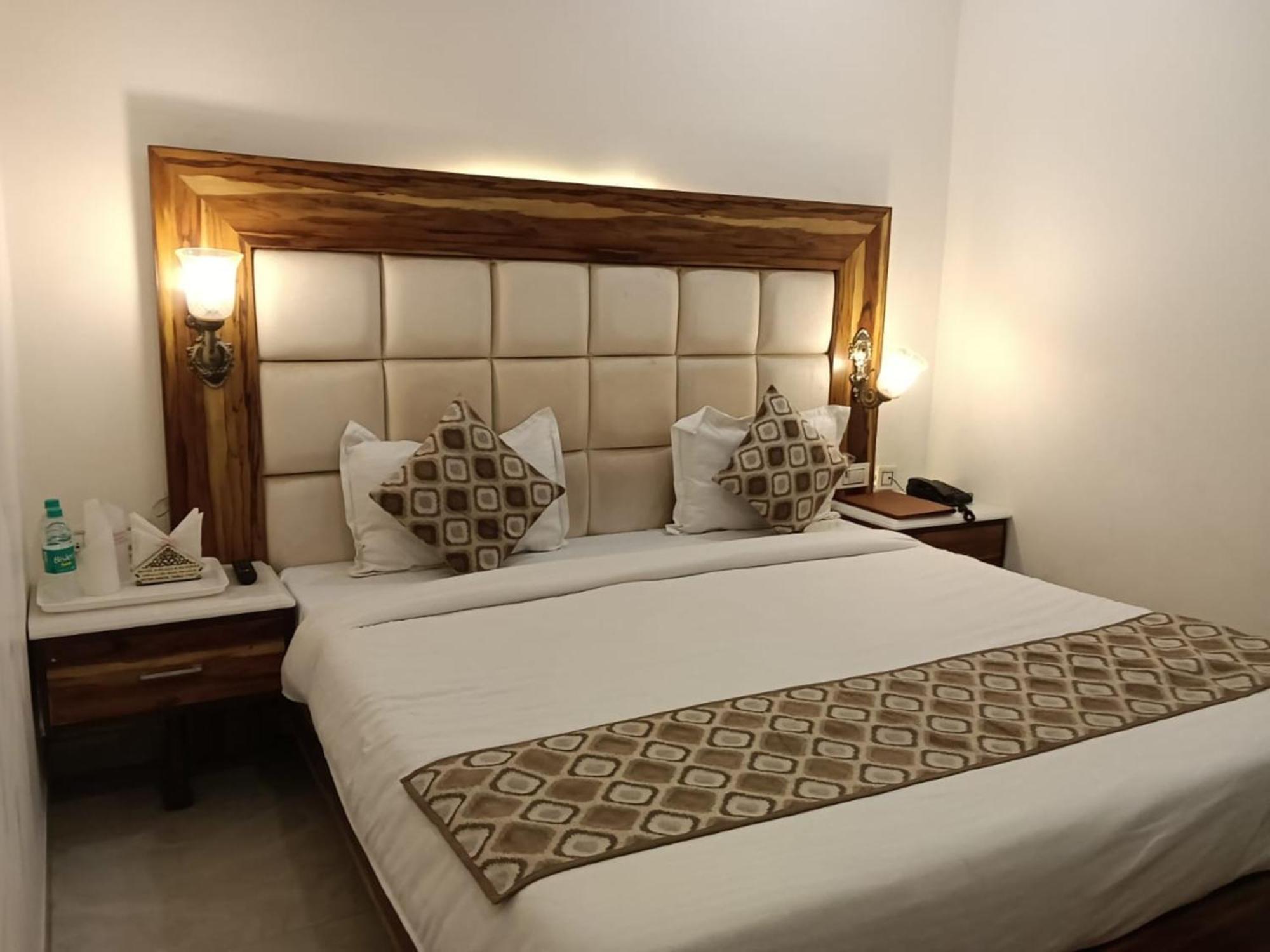 Hotel D Plaza Zirakpur Buitenkant foto