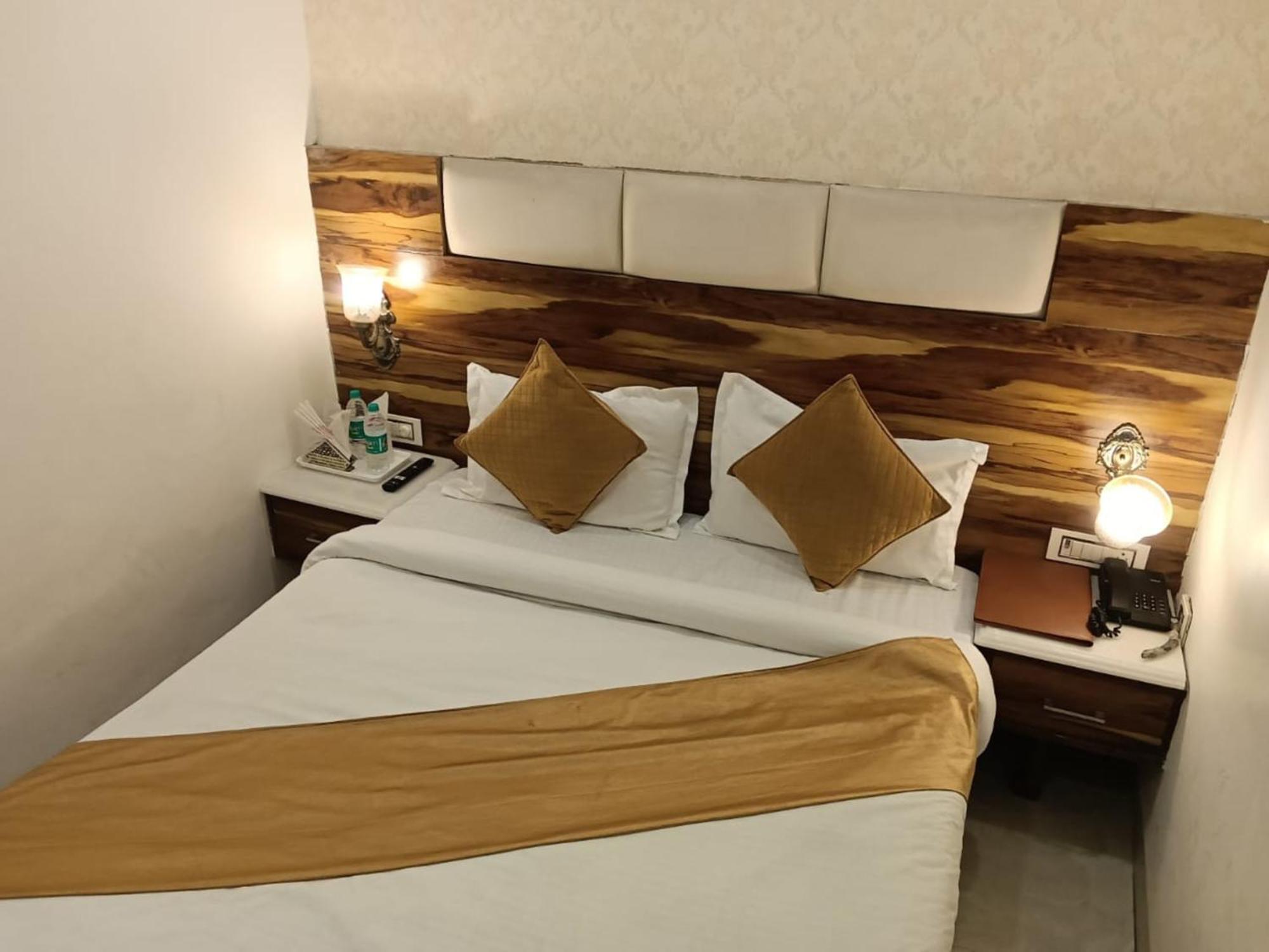 Hotel D Plaza Zirakpur Buitenkant foto