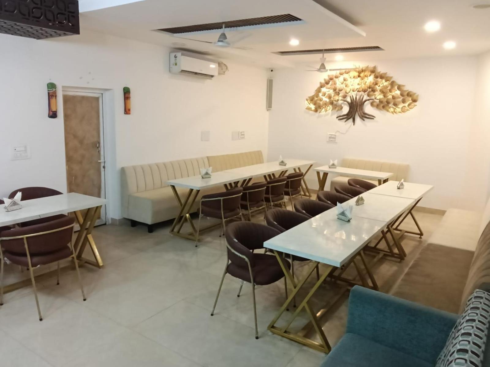 Hotel D Plaza Zirakpur Buitenkant foto