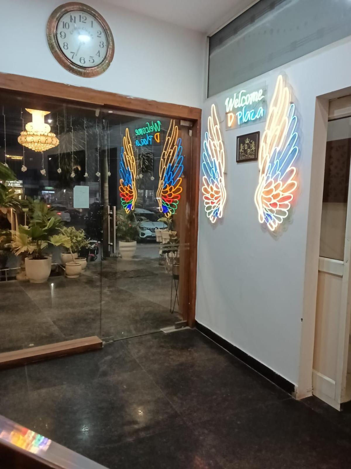 Hotel D Plaza Zirakpur Buitenkant foto