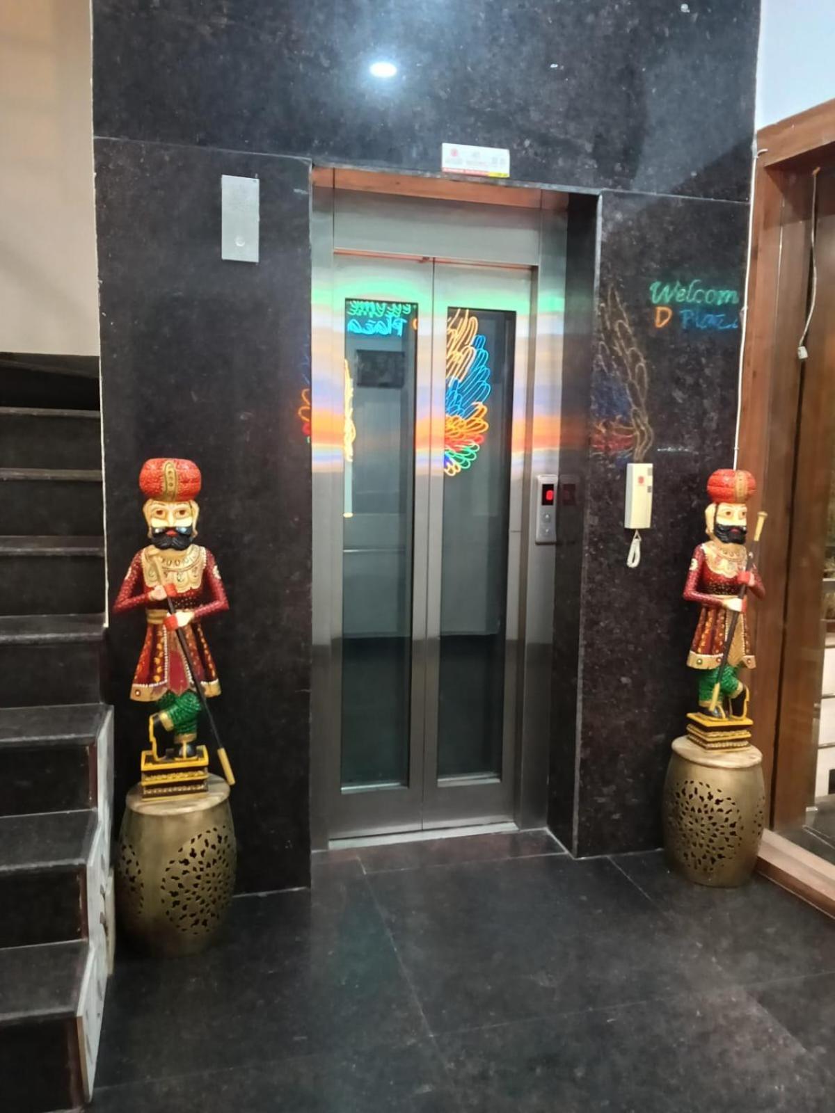 Hotel D Plaza Zirakpur Buitenkant foto